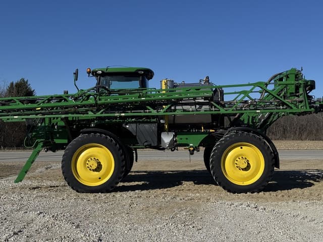 Image of John Deere R4038 equipment image 1