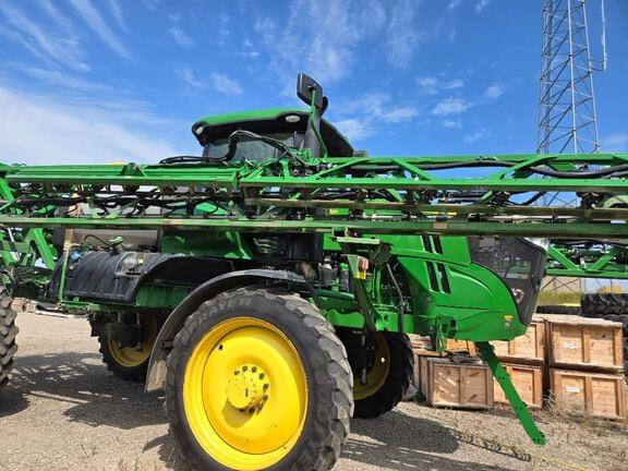 Image of John Deere R4038 equipment image 1