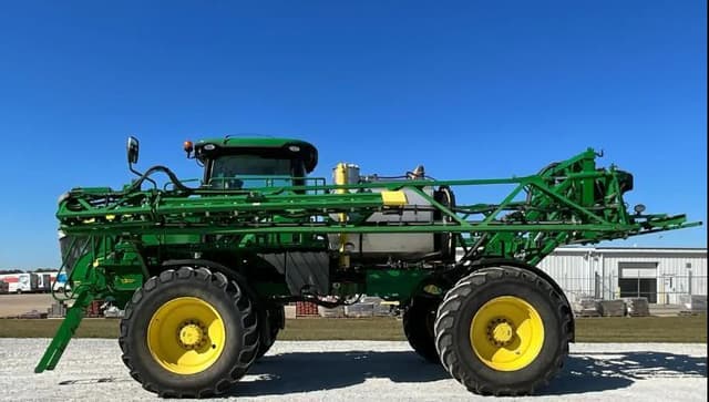 Image of John Deere R4038 equipment image 1