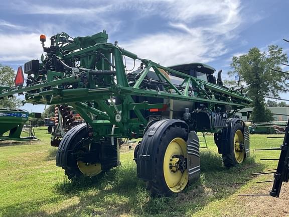 Image of John Deere R4030 equipment image 4