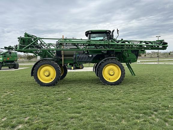 Image of John Deere R4038 equipment image 4
