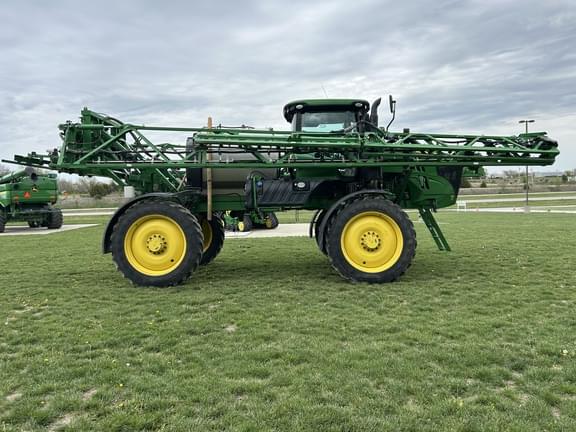 Image of John Deere R4038 equipment image 4