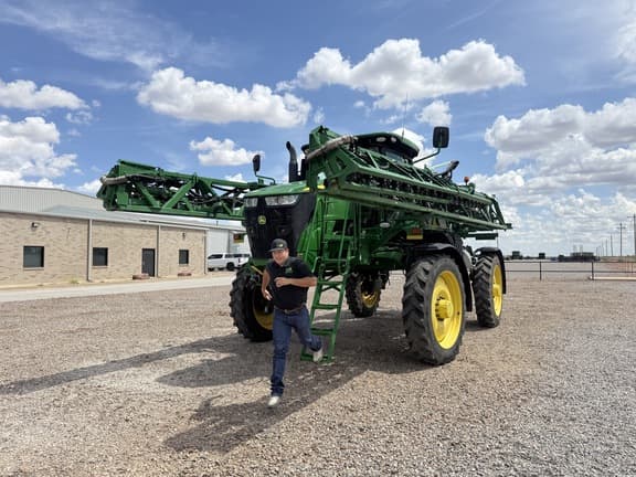 Image of John Deere R4038 equipment image 1