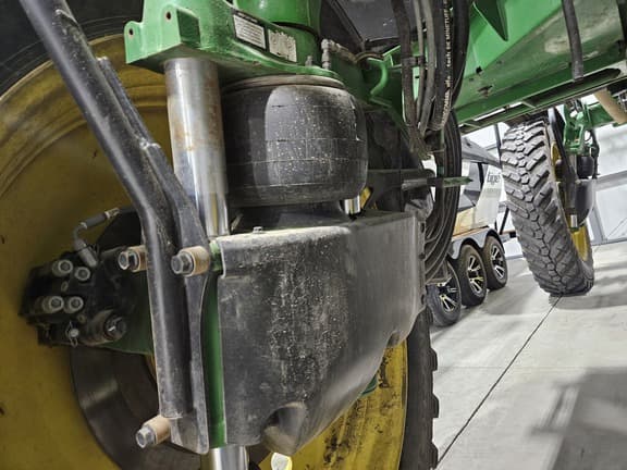 Image of John Deere R4038 equipment image 4