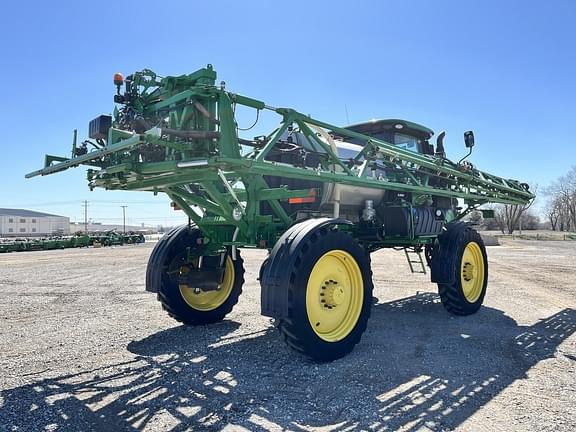 Image of John Deere R4030 equipment image 4