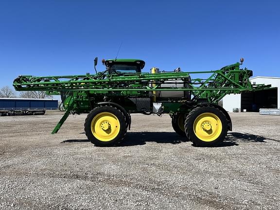 Image of John Deere R4030 equipment image 1