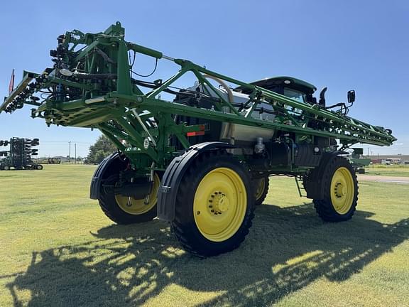 Image of John Deere R4038 equipment image 3