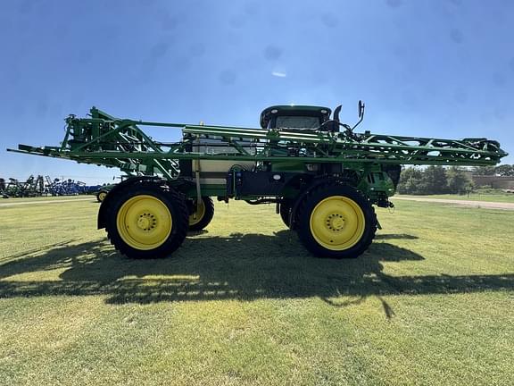 Image of John Deere R4038 equipment image 1