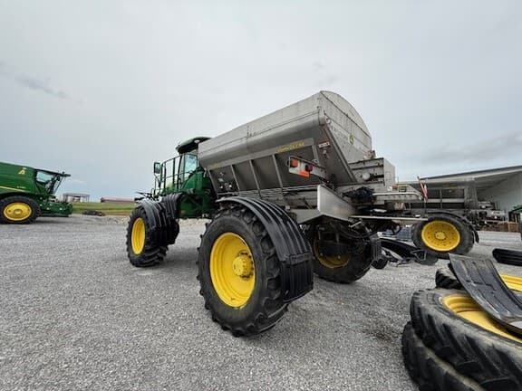 Image of John Deere R4038 equipment image 3