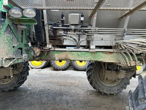 Image of John Deere R4038 equipment image 3