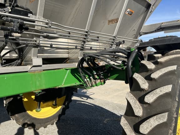 Image of John Deere R4038 equipment image 4