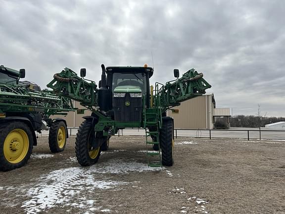 Image of John Deere R4044 equipment image 1