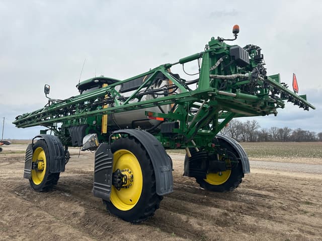 Image of John Deere R4044 equipment image 3