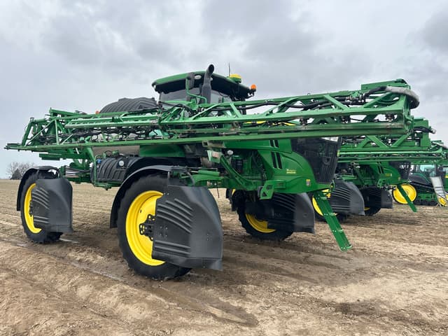 Image of John Deere R4044 equipment image 1