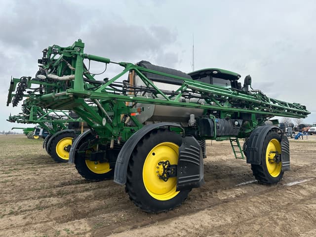 Image of John Deere R4044 equipment image 2