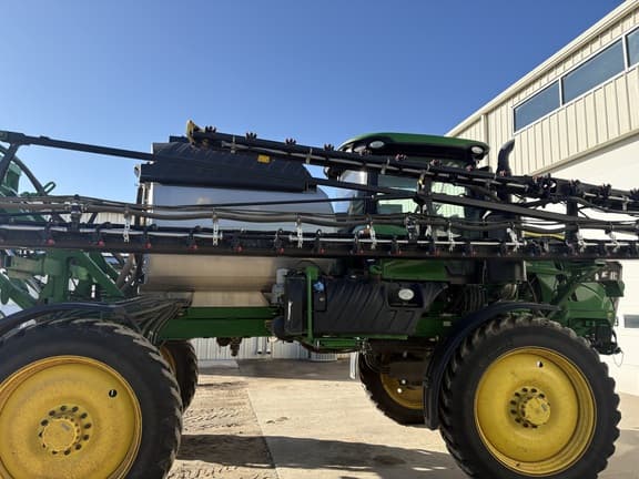 Image of John Deere R4044 equipment image 3
