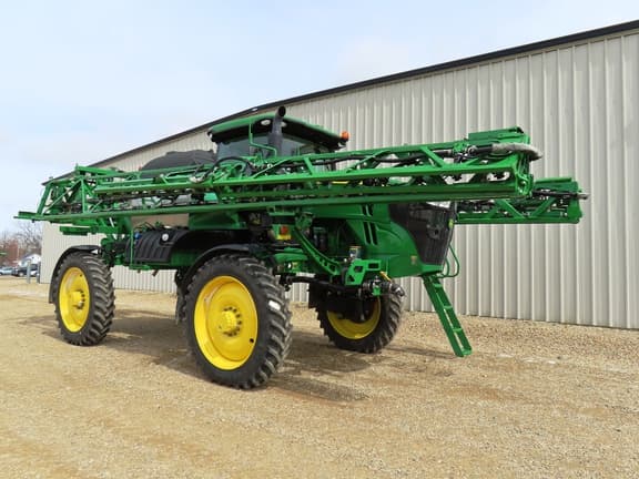 Image of John Deere R4044 equipment image 3