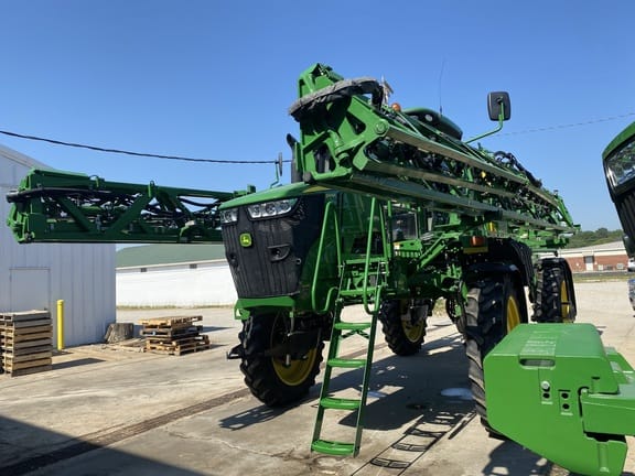 Main image John Deere R4044