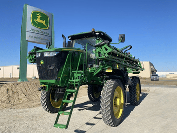 Main image John Deere R4044