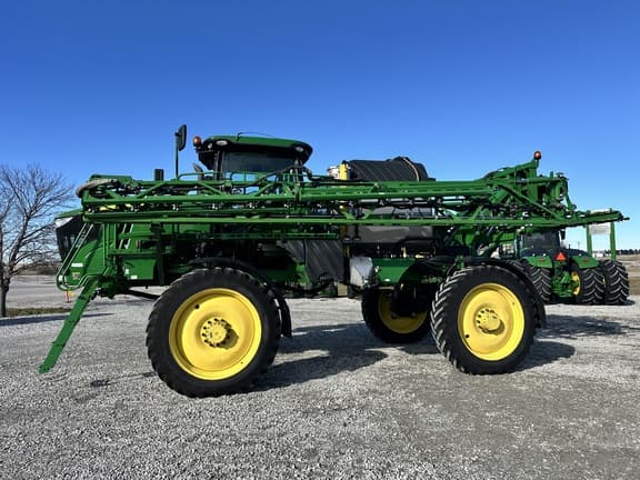 Image of John Deere R4044 equipment image 1