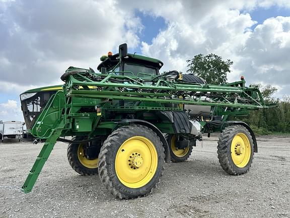 Image of John Deere R4044 equipment image 1