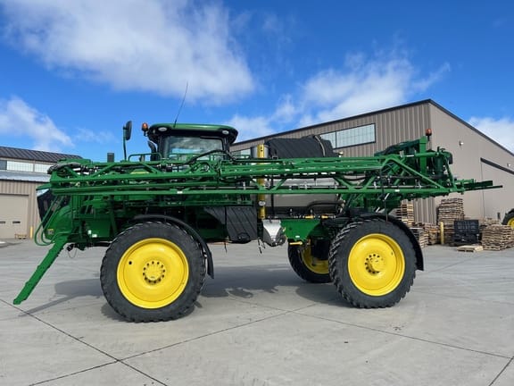 Main image John Deere R4044