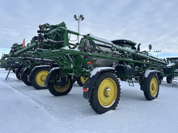 Image of John Deere R4044 equipment image 3