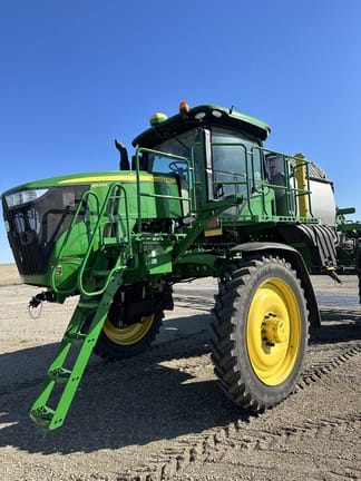2021 John Deere R4044 Equipment Image0