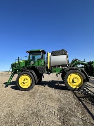 Image of John Deere R4044 equipment image 1