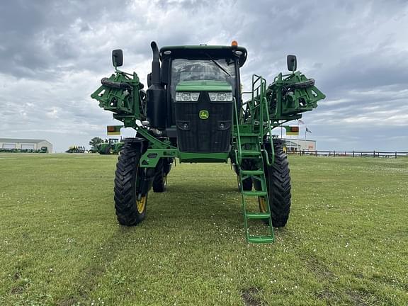 Image of John Deere R4044 equipment image 1