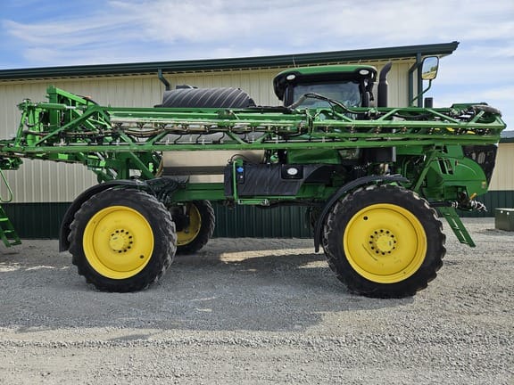 Main image John Deere R4044