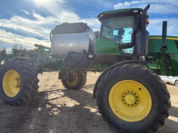 Image of John Deere R4044 equipment image 4