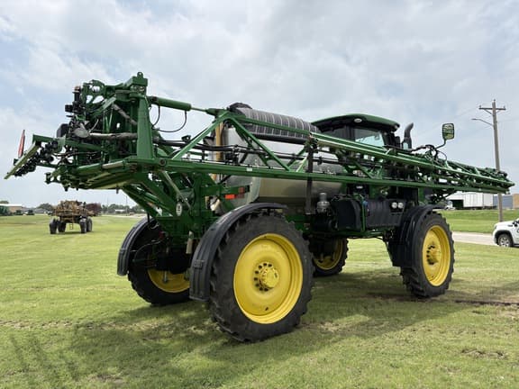 Image of John Deere R4044 equipment image 2