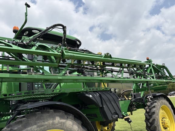 Image of John Deere R4044 equipment image 4