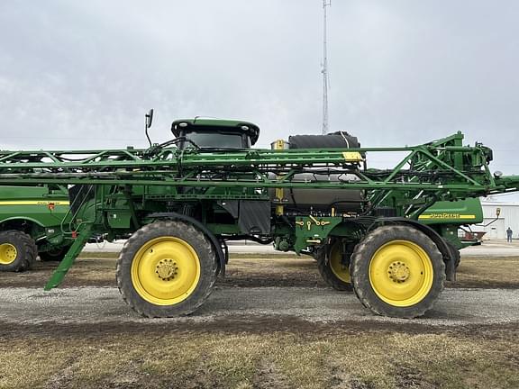 Image of John Deere R4044 equipment image 1