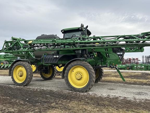 Image of John Deere R4044 equipment image 4