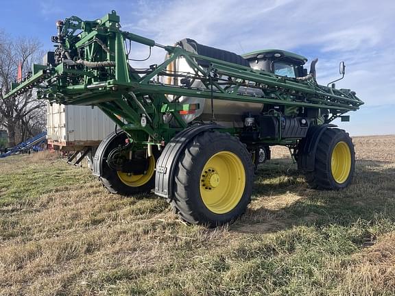 Image of John Deere R4044 equipment image 1