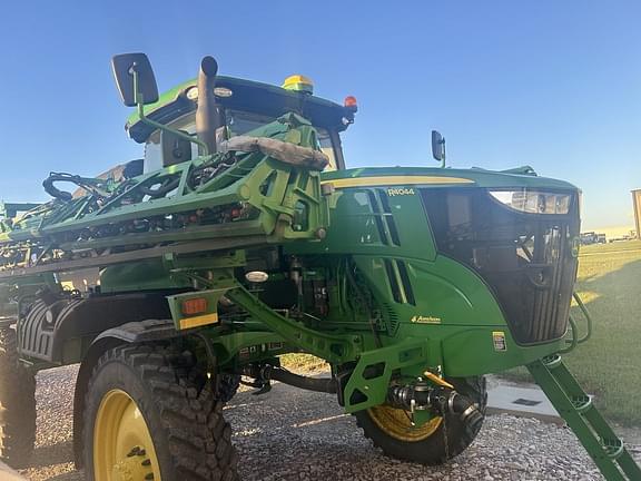 Image of John Deere R4044 equipment image 1