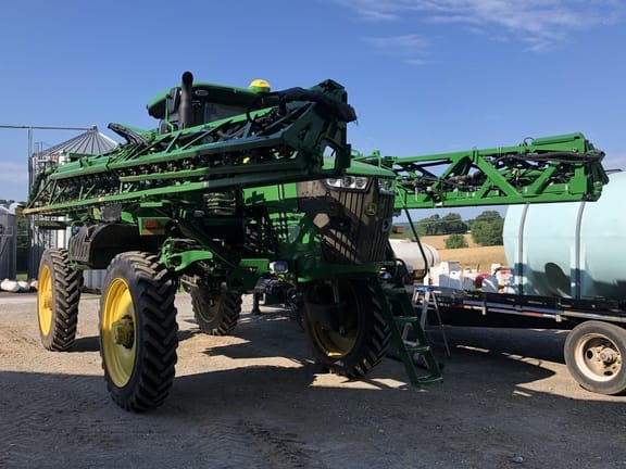 Main image John Deere R4044
