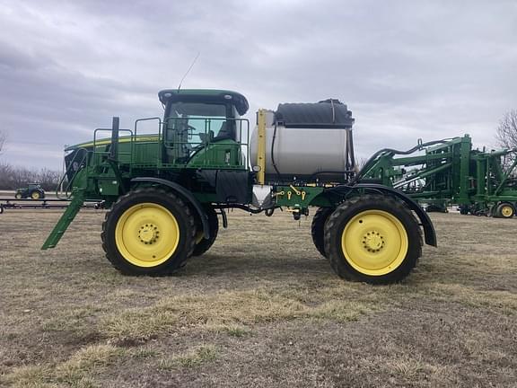 Image of John Deere R4044 equipment image 1