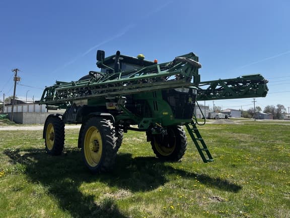 Image of John Deere R4044 equipment image 3