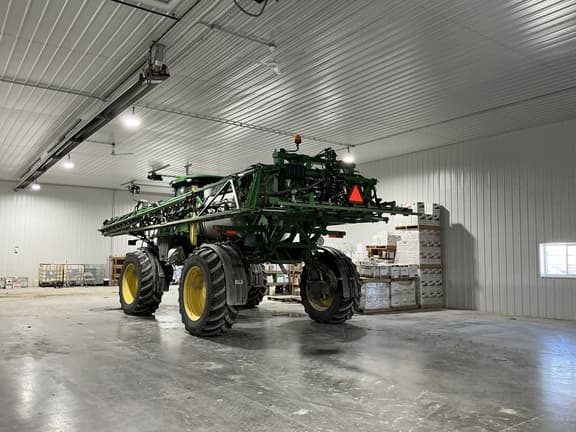 Image of John Deere R4044 equipment image 1