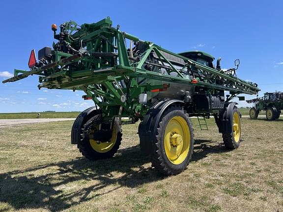 Image of John Deere R4044 equipment image 4