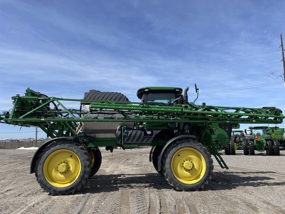 Main image John Deere R4044