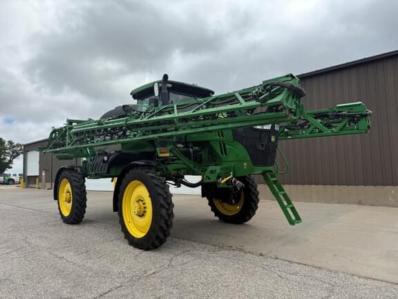 Image of John Deere R4044 equipment image 1