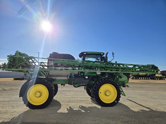 Image of John Deere R4044 equipment image 3
