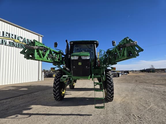 Image of John Deere R4044 equipment image 1