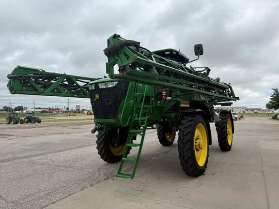 Image of John Deere R4044 equipment image 3
