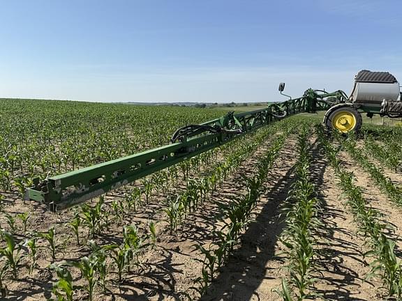 Image of John Deere R4044 equipment image 4