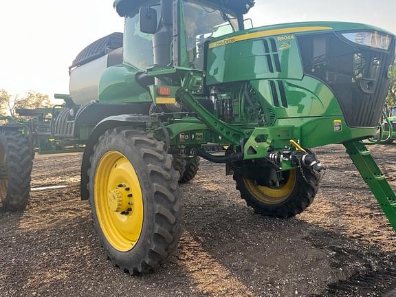 Image of John Deere R4044 equipment image 1